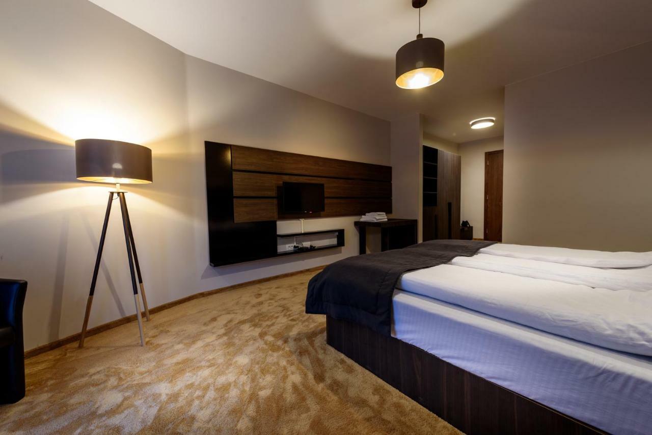 פג'ה Resort Ujevara E Drinit מראה חיצוני תמונה